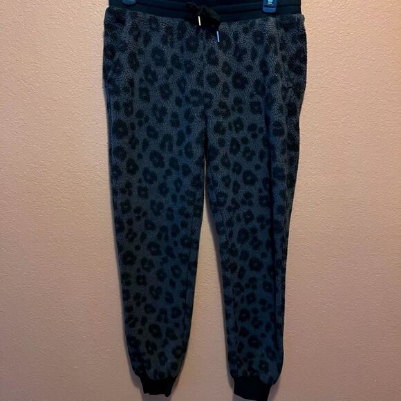 Old Navy black and grey tiger print pants - Picture 1 of 7